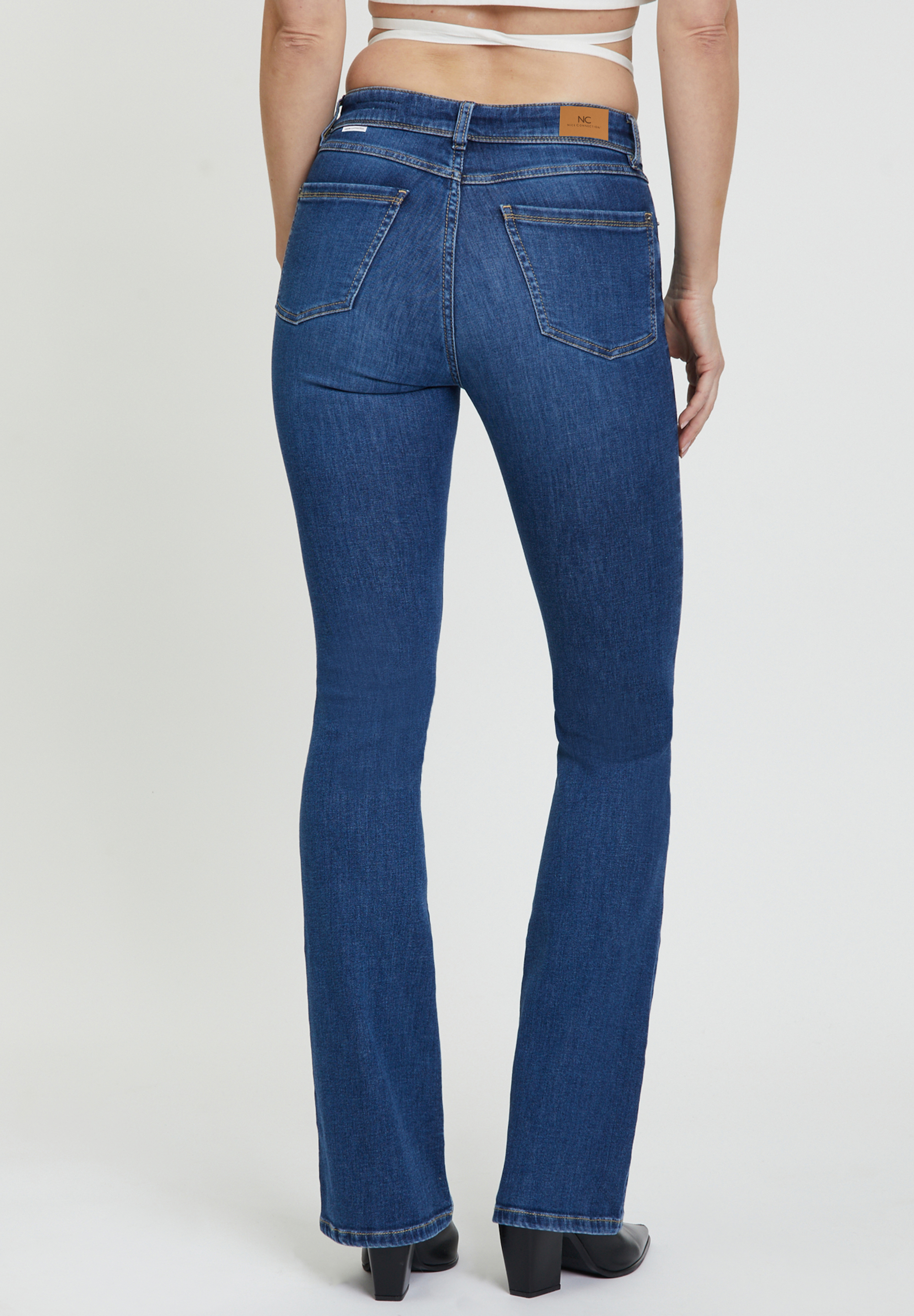 FIT: Nice 104 BOOTCUT - MID WAIST